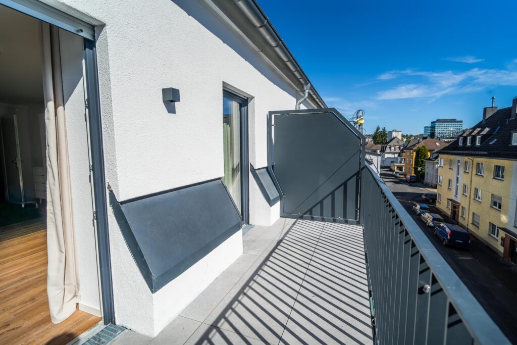 Balkon mit Blick auf die Umgebung des Effertsufers